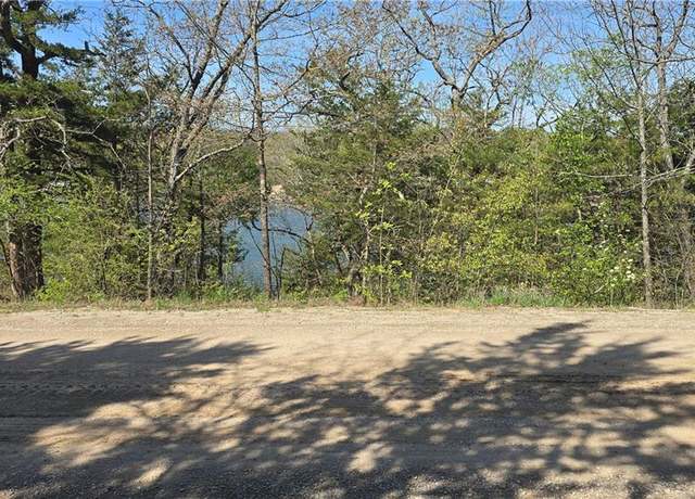 Property at 8 E Lakeview Rd, Mapleton, KS 66754