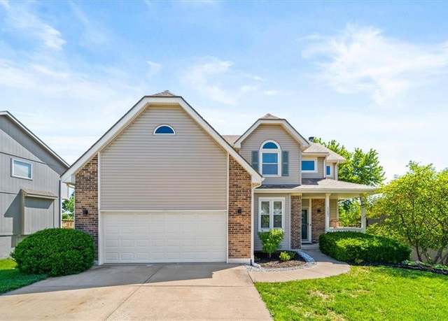 Property at 11401 N Summit St, Kansas City, MO 64155, 4 beds, 3.5 baths