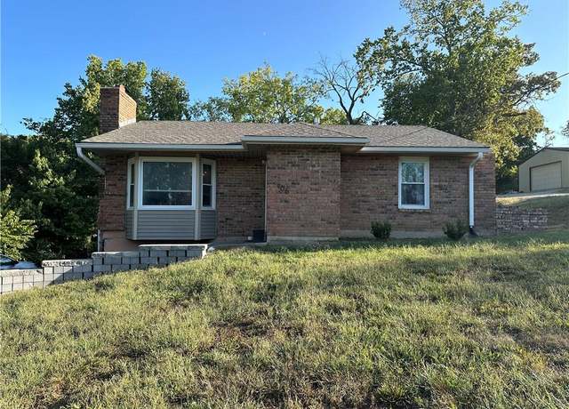Property at 105 SW 28th St, Oak Grove, MO 64075, 2 beds, 1 bath