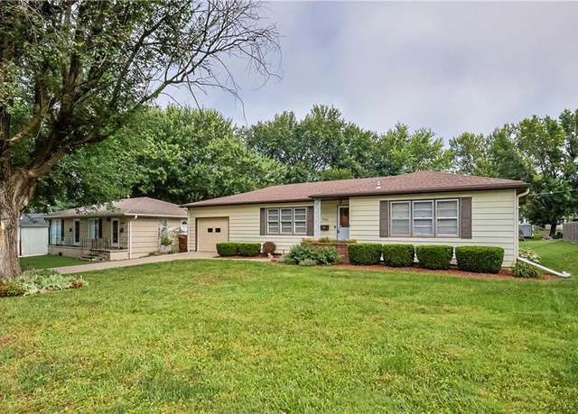 Property at 3209 Doniphan Ave, St Joseph, MO 64507, 2 beds, 1.5 baths