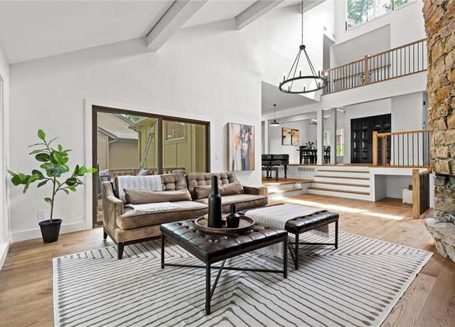 Property at 224 NW Locust St, Lee's Summit, MO 64064, 5 beds, 3 baths