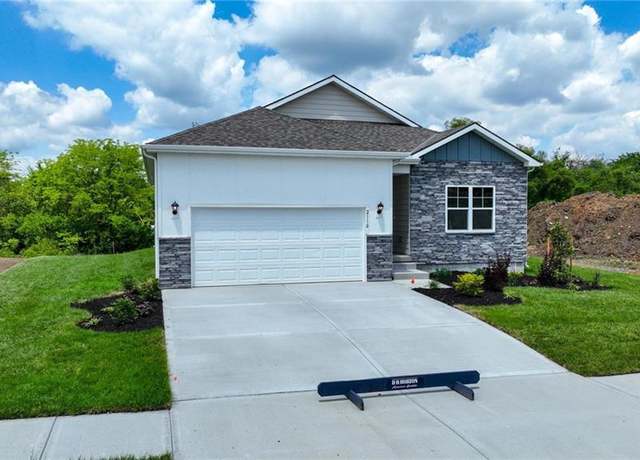 Property at 4812 NW 140th St, Platte City, MO 64079, 4 beds, 3 baths