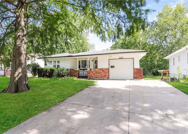 Property at 5401 NE 56th Pl, Kansas City, MO 64119, 3 beds, 2 baths