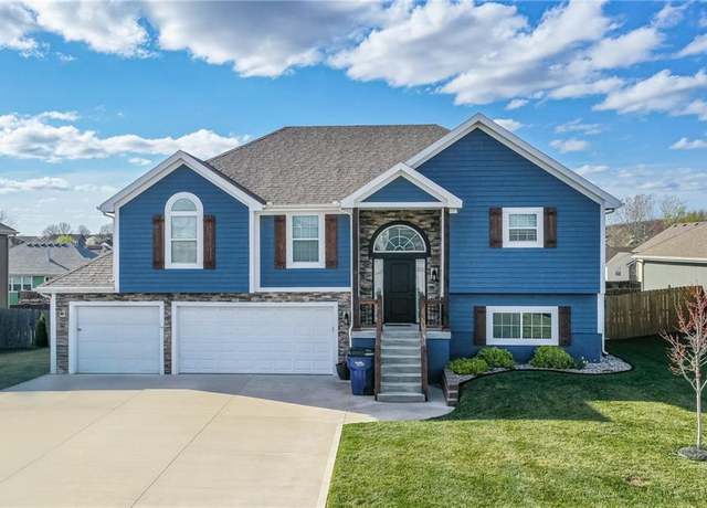 Property at 900 N Hickory Dr, Tonganoxie, KS 66086, 4 beds, 3 baths
