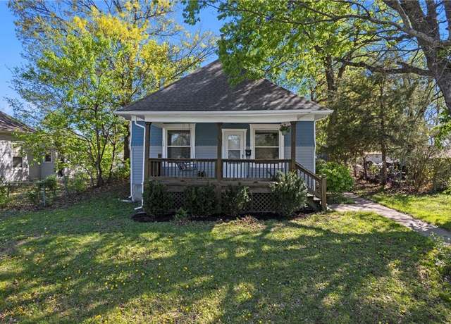 Property at 105 E Ottawa St, Paola, KS 66071, 2 beds, 1 bath