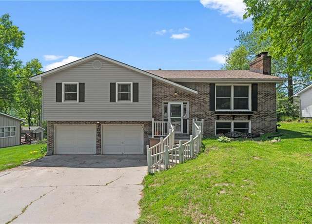 Property at 707 W Fairway Dr, Plattsburg, MO 64477, 3 beds, 2.5 baths