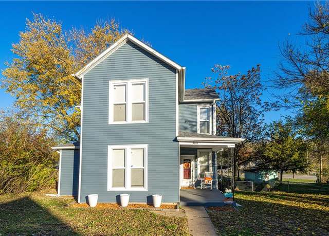 Property at 3011 N 10th St, St Joseph, MO 64505, 3 beds, 2 baths