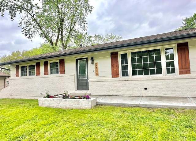 Property at 2614 Wing Ave, Sedalia, MO 65301, 4 beds, 2.5 baths