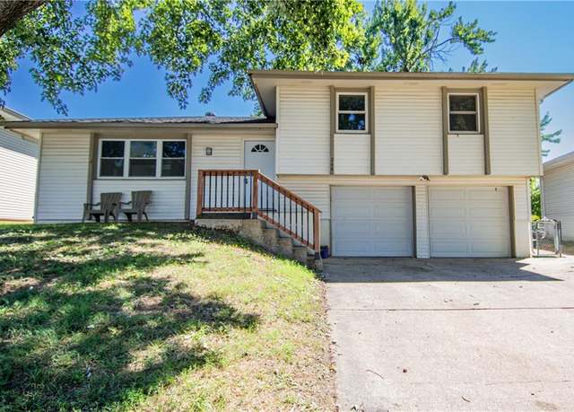 Property at 268 Holiday Dr, Lansing, KS 66043, 4 beds, 2 baths