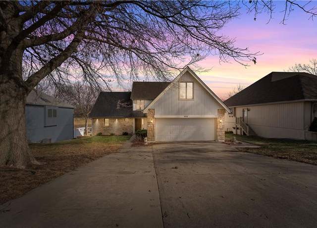Property at 336 N Winnebago Dr, Lake Winnebago, MO 64034, 5 beds, 4 baths