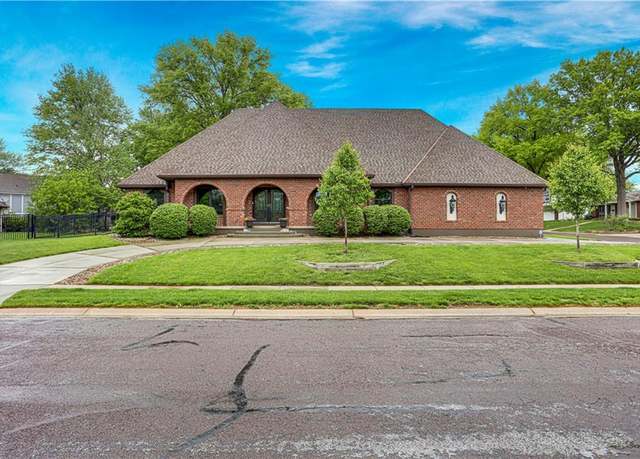 Property at 9000 W 104 St, Overland Park, KS 66212, 4 beds, 4 baths