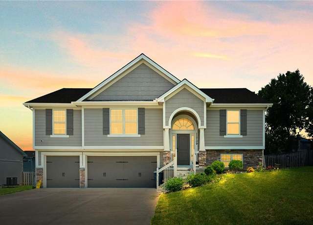 Property at 11709 N Laurel Ave, Kansas City, MO 64157, 4 beds, 3 baths