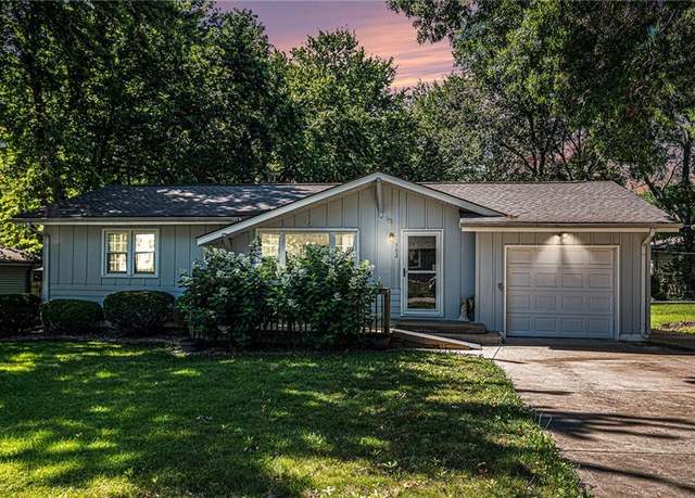 Property at 102 Avondale Ave, Liberty, MO 64068, 3 beds, 2 baths