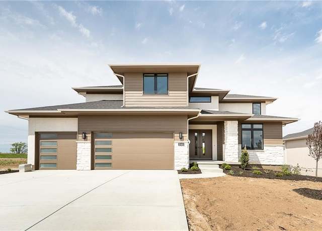 Property at 18461 Mohawk Ln, Overland Park, KS 66085, 5 beds, 4 baths