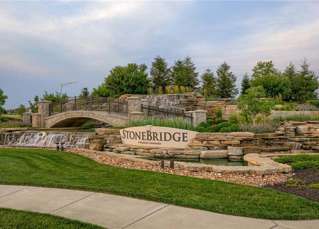 Property at 16581 W 166th Ct, Olathe, KS 66062, 4 beds, 3 baths