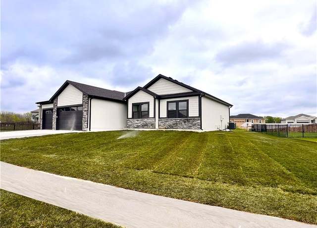 Property at 809 W Rader Dr, Lone Jack, MO 64701, 3 beds, 2 baths