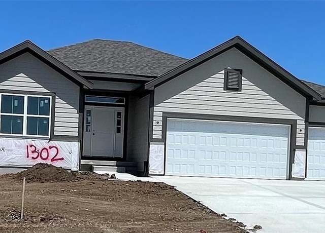 Property at 1302 NE 122nd St, Kansas City, MO 64165, 4 beds, 3 baths