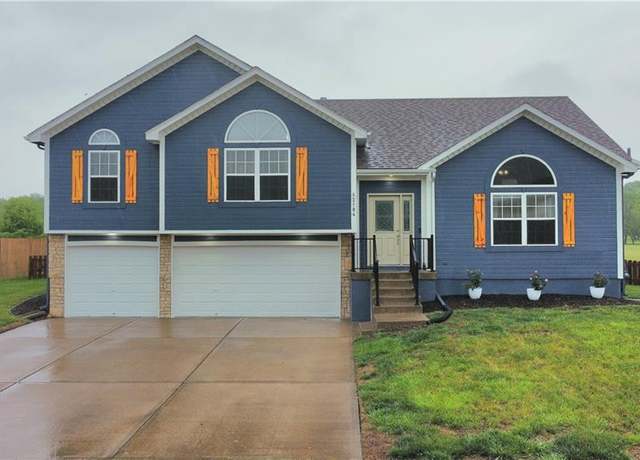 Property at 2184 E Sierra Dr, Raymore, MO 64083, 3 beds, 2.5 baths