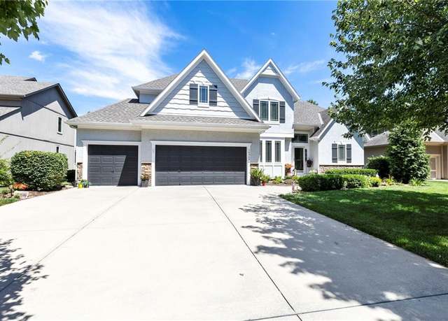 Property at 16369 S Woodstone Dr, Olathe, KS 66062, 4 beds, 3.5 baths