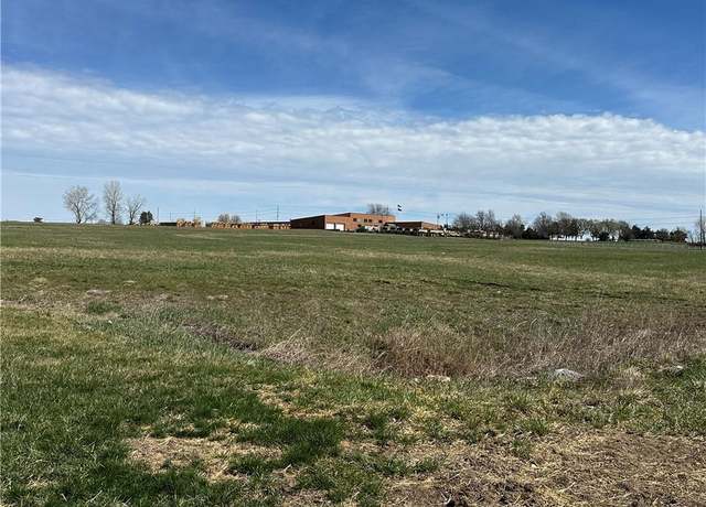 Property at 1302 Heatherwood Dr, Paola, KS 66071
