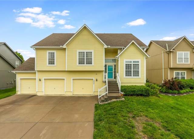 Property at 2420 SW Golden Eagle Rd, Lee's Summit, MO 64082, 4 beds, 3 baths