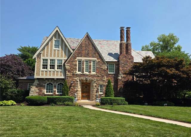 Property at 804 W 64th Ter, Kansas City, MO 64113, 4 beds, 3.5 baths