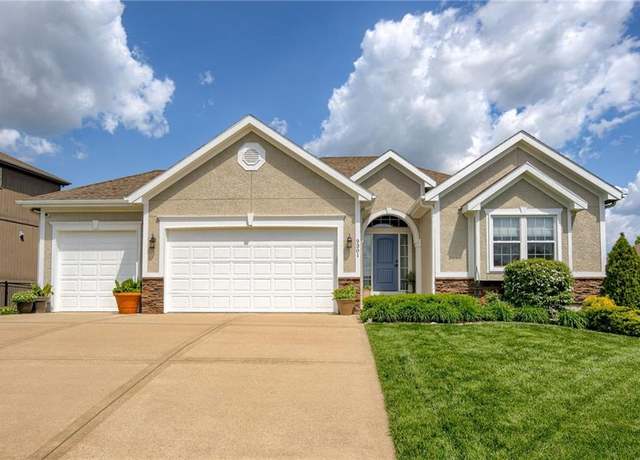 Property at 9301 N Belleview Ave, Kansas City, MO 64155, 4 beds, 3 baths