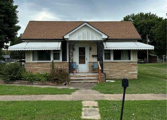 Property at 303 N Cayuga St, Frontenac, KS 66763, 2 beds, 1 bath