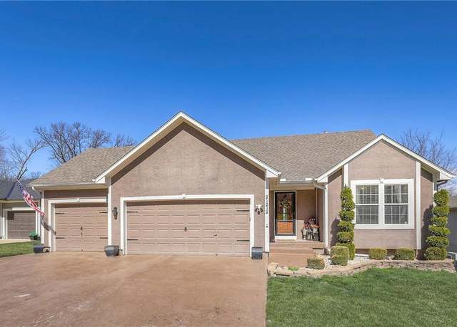 Property at 21212 E 52nd Street Ct, Blue Springs, MO 64015, 4 beds, 3 baths