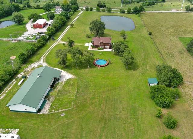 Property at 32543 W 95th St, De Soto, KS 66018, 4 beds, 4 baths
