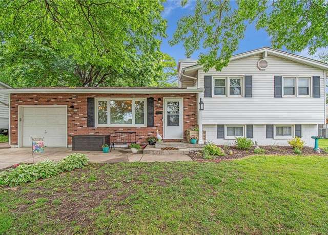 Property at 2002 NE 64th St, Gladstone, MO 64118, 3 beds, 1.5 baths