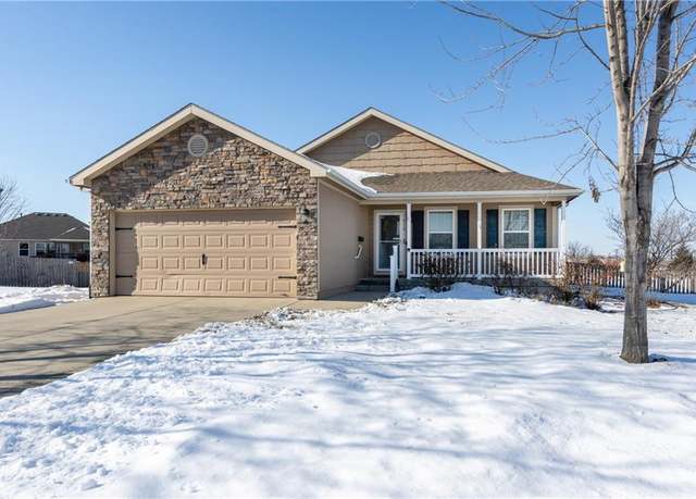 Property at 510 E Lakota St, Gardner, KS 66030, 4 beds, 3 baths