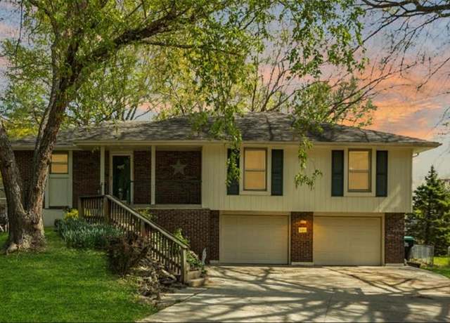 Property at 521 NE Johnston Dr, Blue Springs, MO 64014, 3 beds, 3 baths