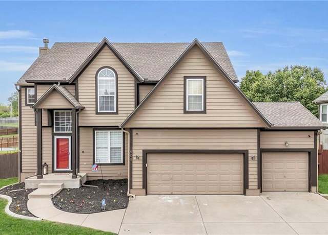 Property at 508 Palo Verde Dr, Belton, MO 64012, 5 beds, 3.5 baths