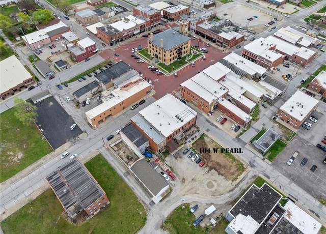 Property at 104 W Pearl St, Harrisonville, MO 64701