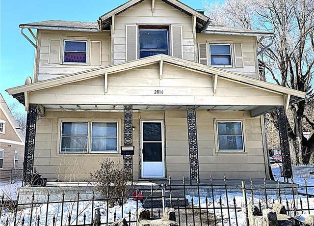 Property at 2816 S 22nd St, St Joseph, MO 64503, 4 beds, 2 baths