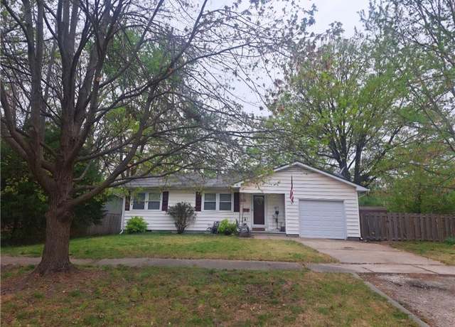 Property at 634 N Sycamore St, Ottawa, KS 66067, 2 beds, 1 bath
