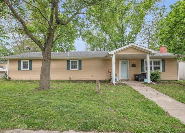 Property at 709 E Lincoln St, Iola, KS 66749, 3 beds, 2 baths