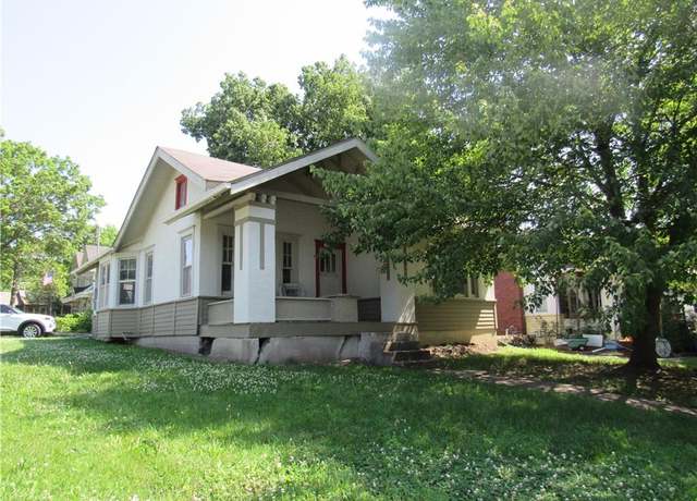 Property at 1000 E Pearl St, Harrisonville, MO 64701, 2 beds, 1 bath