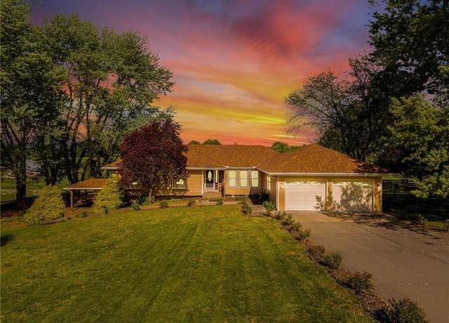 Property at 9311 Willow Rd, Liberty, MO 64068, 4 beds, 3 baths