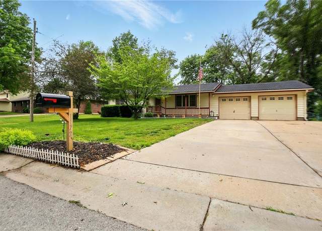 Property at 1172 S Delaware Dr, Tonganoxie, KS 66086, 2 beds, 2 baths