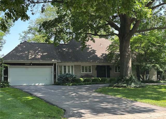 Property at 3200 W 71st St, Prairie Village, KS 66208, 4 beds, 3 baths
