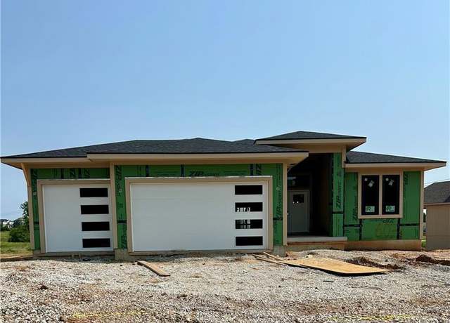 Property at 6031 Apache St, Shawnee, KS 66226, 4 beds, 3.5 baths