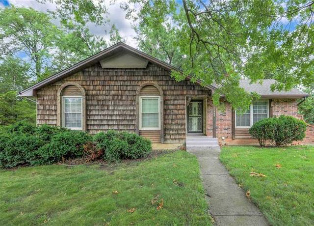 Property at 11800 E 77th St, Raytown, MO 64138, 3 beds, 2 baths