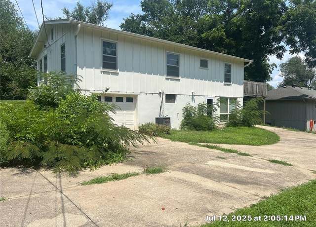 Property at 9211 E 50th Ter, Kansas City, MO 64133, 3 beds, 1.5 baths