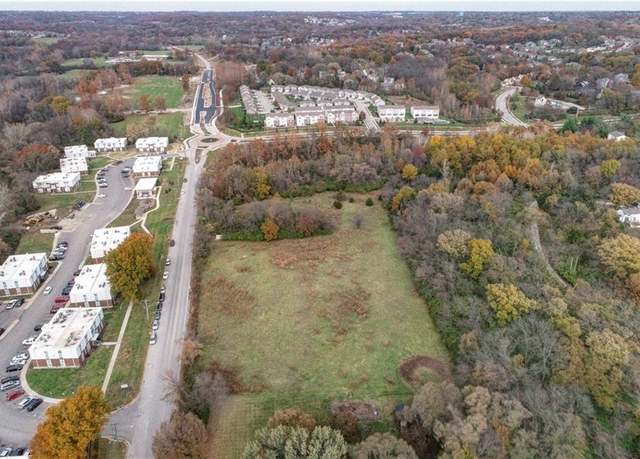 Property at 5407 NW Waukomis Dr, Kansas City, MO 64151