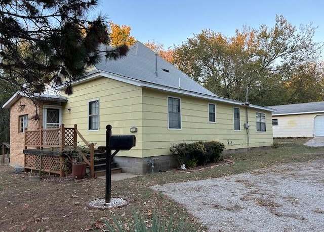 Property at 1015 N Central Ave, Parsons, KS 67357, 3 beds, 1 bath