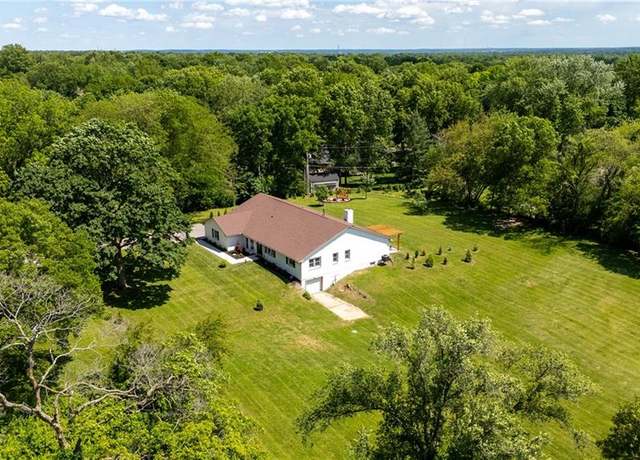 Property at 435 NE Post Oak Ln, Oakwood, MO 64118, 4 beds, 2.5 baths