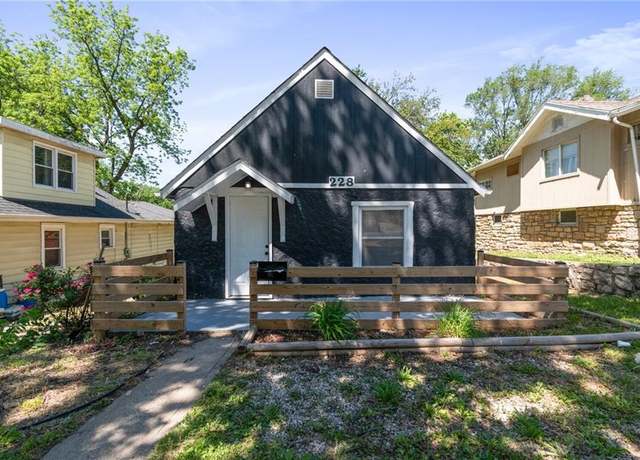 Property at 228 N 26th St, Kansas City, KS 66102, 2 beds, 1 bath