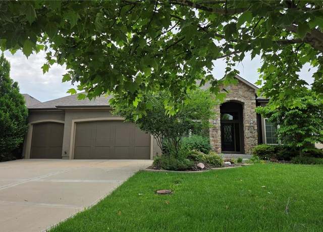 Property at 24793 W 98th St, Lenexa, KS 66227, 4 beds, 3 baths